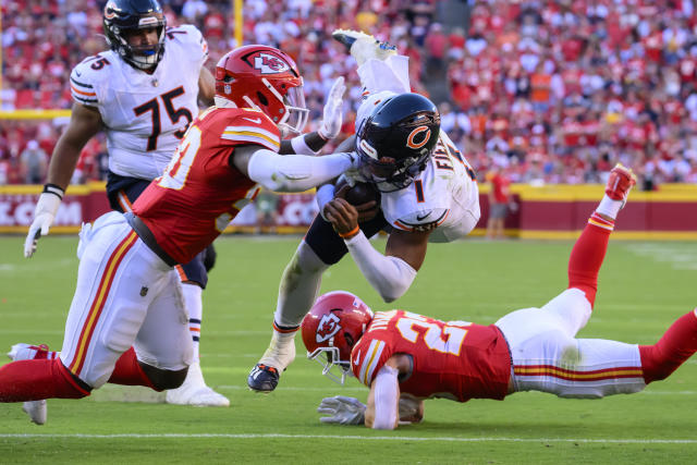 Bears QB Justin Fields apologizes to teammates, fans after loss to