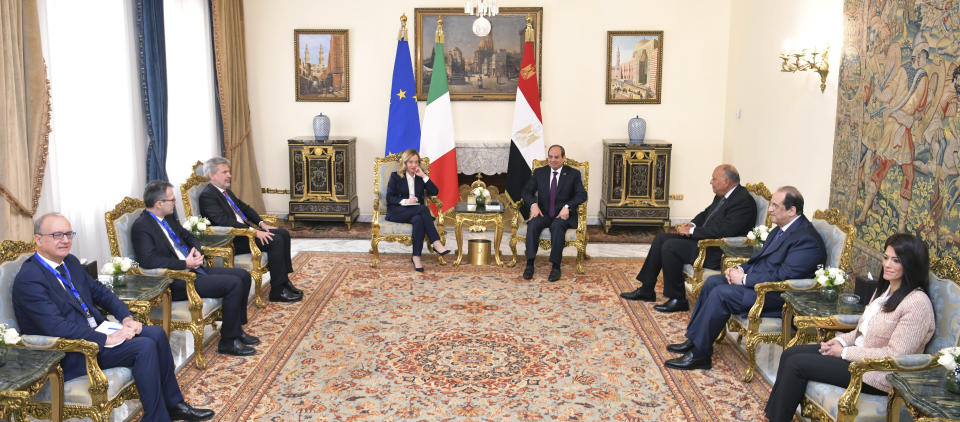In this photo provided by Egypt's presidency media office, Egyptian President Abdel-Fattah el-Sissi, centre right, meets Italian Prime Minister Giorgia Meloni, centre left, and her delegations at the Presidential Palace in Cairo, Egypt, Sunday, March 17, 2024. (Egyptian Presidency Media Office via AP)