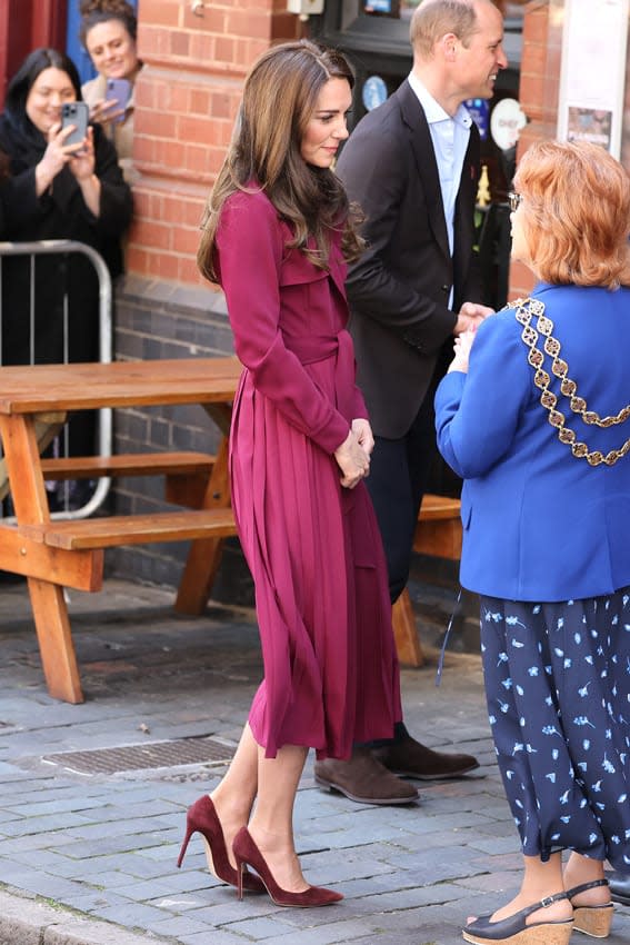 Kate Middleton vestido burdeos