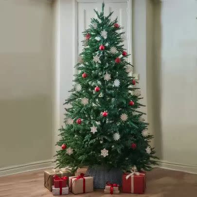 This ultra realistic Christmas tree