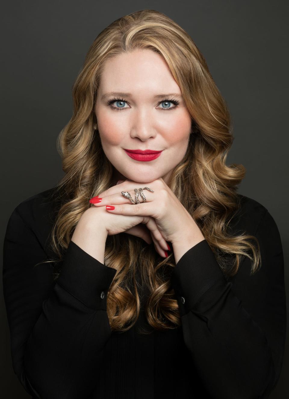 A headshot of Sarah J. Maas.