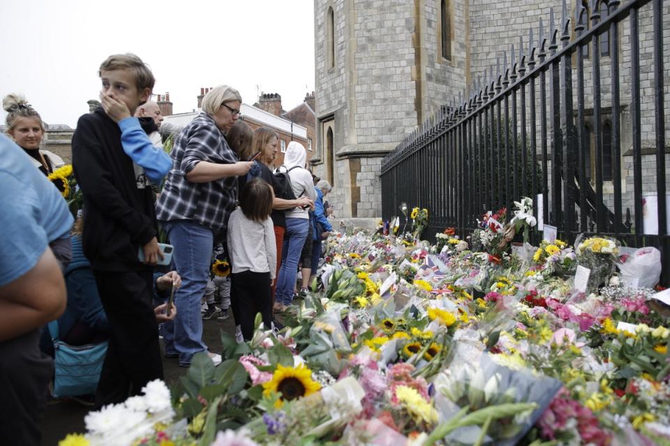 Crowds gather to leave flowers at Windsor Castle (EPA)