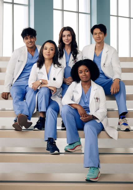 PHOTO: 'Grey's Anatomy' stars Nicko Terho as Lucas Adams, Midori Francis as Mika Yasuda, Adelaide Kane as Jules Millin, Alexis Floyd as Simone Griffith and Harry Shum Jr. as Daniel 'Blue' Kwan.  (Nino Muñoz/ABC)