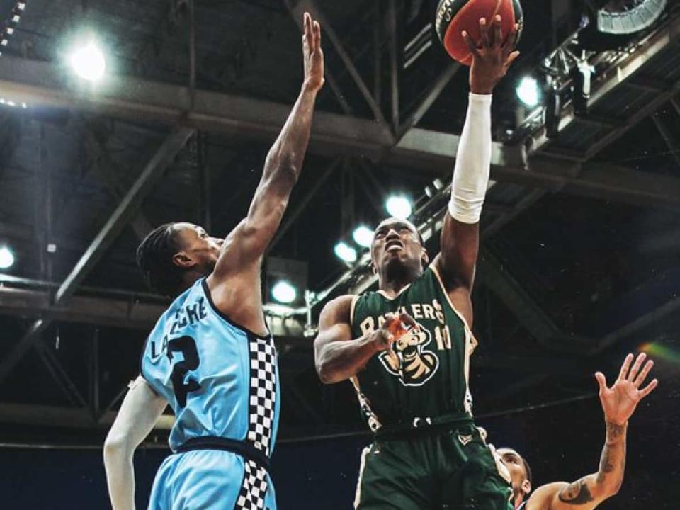 Rattlers guard Devonte Bandoo, right, scored a game-high 28 points in a 98-86 win over the Montreal Alliance on Sunday in Saskatoon. (@CEBLeague/Twitter - image credit)