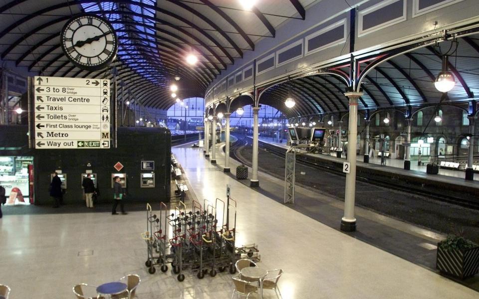 Rush hour at Newcastle Train station on January 24, 2002 as trains go on a 48 hour strike