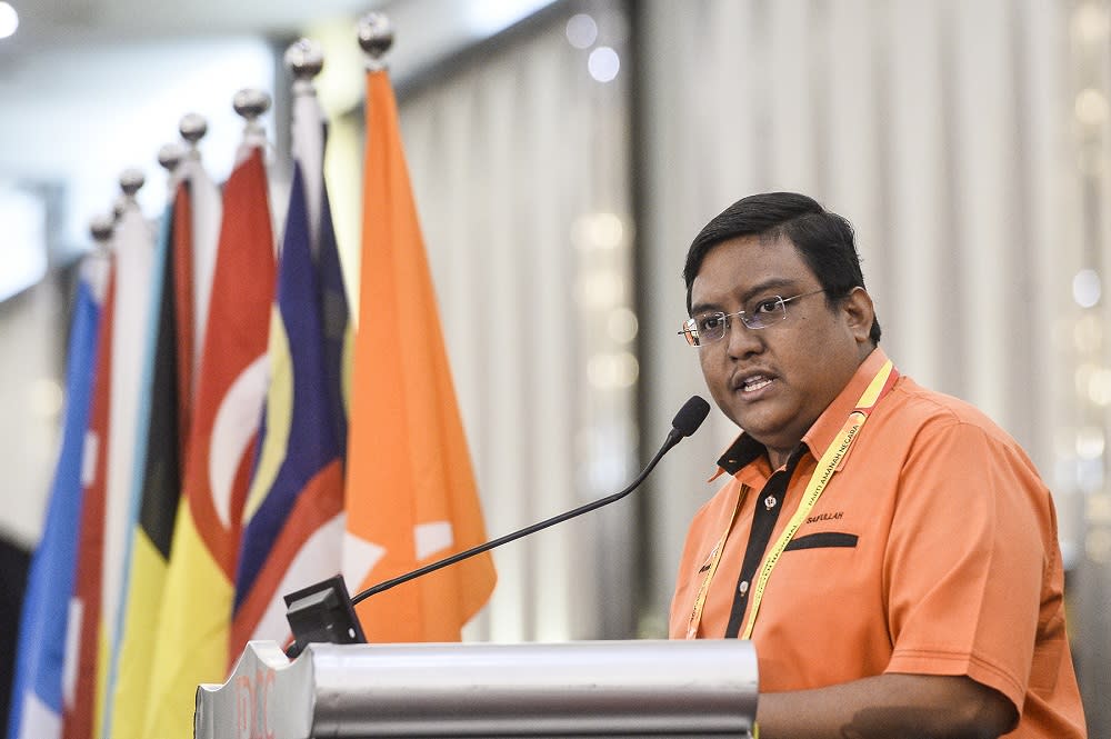 Penang delegate Mohd Saifullah Abd Nasir speaks during the 2019 Parti Amanah Negara National Convention in Shah Alam on December 6, 2019. ― Picture by Miera Zulyana