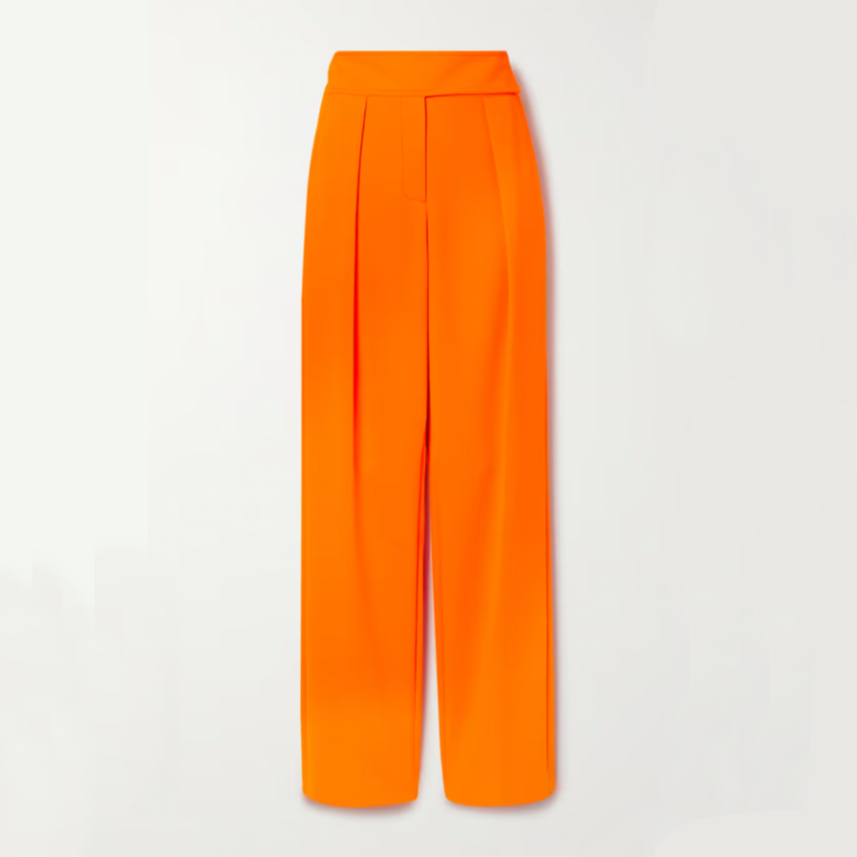 15) Pleated Crepe Tapered Pants