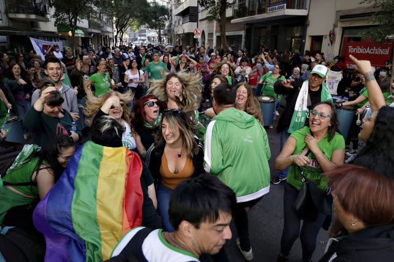 Militantes de ATE frente a la casa de Cristina Kirchner