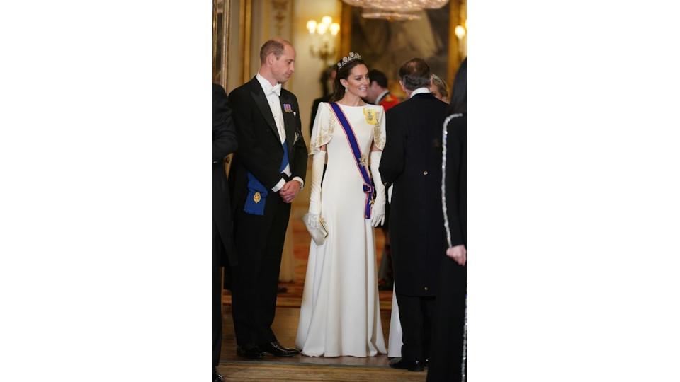 LONDON, ENGLAND - NOVEMBER 21:  Prince William, Prince of Wales and Catherine, Princess of Wales attend the State Banquet at Buckingham Palace on November 21, 2023 in London, England. King Charles is hosting Korean President Yoon Suk Yeol and his wife Kim Keon Hee on a state visit from November 21-23. It is the second incoming state visit hosted by the King during his reign. (Photo by Yui Mok-WPA Pool/Getty Images)