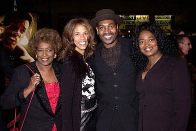 Mykelti Williamson and family at the Hollywood premiere of Ali