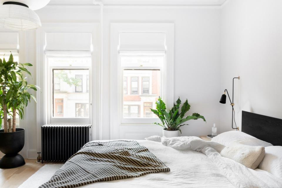 <cite class="credit"><a href="https://www.architecturaldigest.com/story/this-brooklyn-home-received-a-modern-makeunder?mbid=synd_yahoo_rss" rel="nofollow noopener" target="_blank" data-ylk="slk:This Brooklyn Home Received a Modern Makeunder;elm:context_link;itc:0;sec:content-canvas" class="link ">This Brooklyn Home Received a Modern Make<em>under</em></a><em>.</em> Photo by Sarah Elliott. </cite>