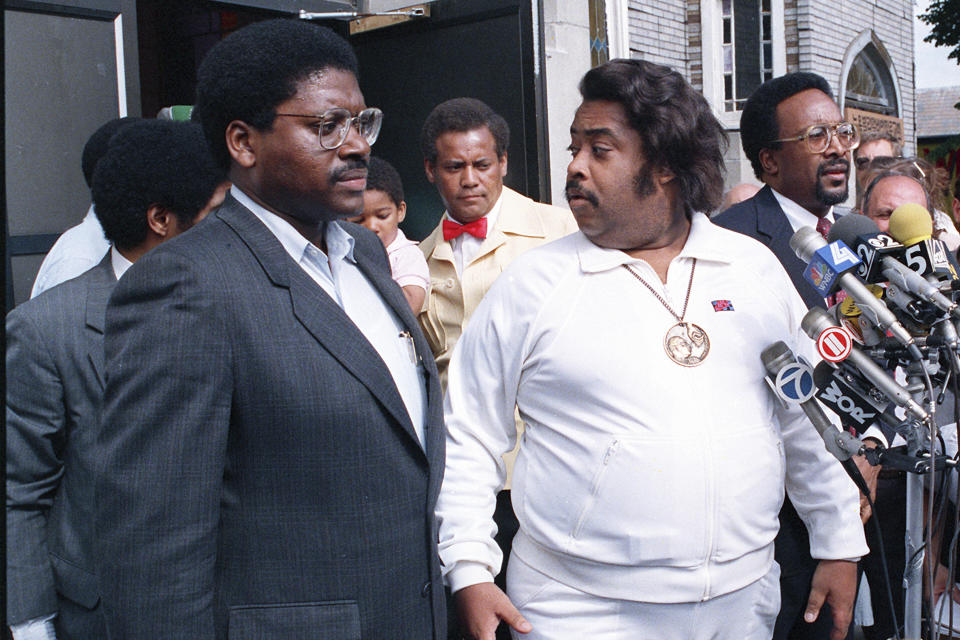 FILE — Advisers in the Tawana Brawley case, attorney Alton Maddox, left, the Rev. Al Sharpton, center, and attorney C. Vernon Mason, speak at a news conference at the Ebenezer Baptist Church, in the Queens borough of New York, June 8, 1988. Maddox, who represented victims of several notorious racist attacks in New York in the 1980s, died Sunday, April 23, 2023 at age 77, in New York. (AP Photo/Charles Wenzelberg, File)