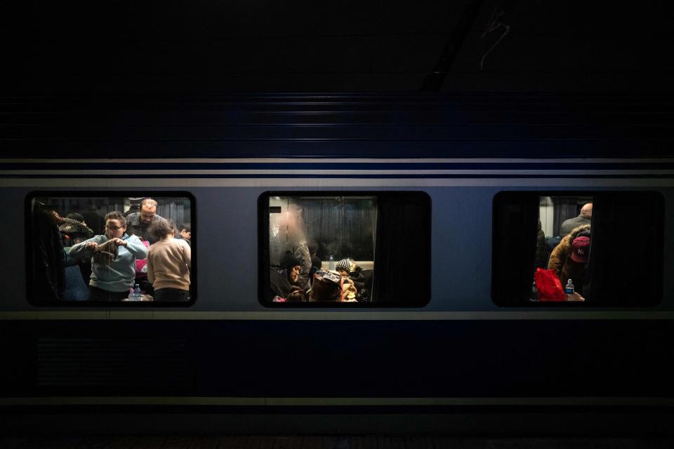 Refugees coming from Ukraine arrive at the North Railway Station in Bucharest, early March 4, 2022.