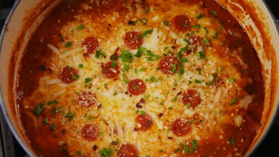 <p>If you like chili <em>and</em> pizza, this is your dream dish. </p><p>Get the recipe from <a href="https://www.delish.com/cooking/recipe-ideas/recipes/a56108/pizza-chili-recipe/" rel="nofollow noopener" target="_blank" data-ylk="slk:Delish;elm:context_link;itc:0;sec:content-canvas" class="link ">Delish</a>. </p>