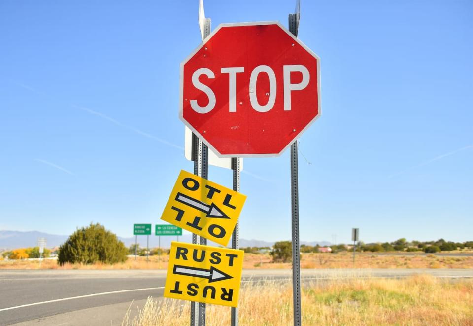 <div class="inline-image__title">1348118246</div> <div class="inline-image__caption"><p>A sign directs people to the road that leads to the Bonanza Creek Ranch where the movie<em> Rust</em> is being filmed on October 22, 2021, in Santa Fe, New Mexico. </p></div> <div class="inline-image__credit">Sam Wasson/Getty</div>