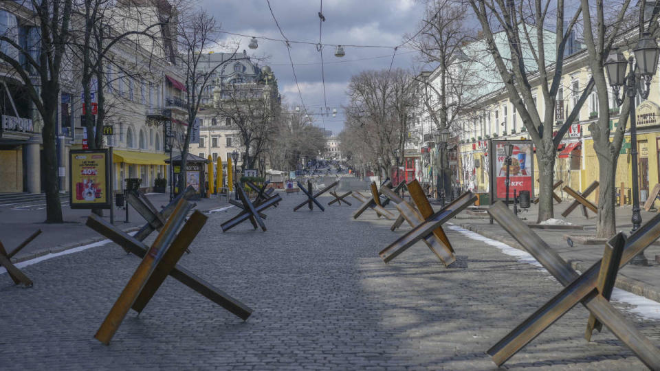 (FILES) This file photo taken on March 13, 2022, shows anti-tank obstacles laid out along a street in the southern Ukrainian city of Odessa. - The UN cultural agency on January 25, 2023, added the historic centre of Ukraine&#39;s port city of Odessa to its World Heritage List despite opposition from Russia. (Photo by BULENT KILIC / AFP)