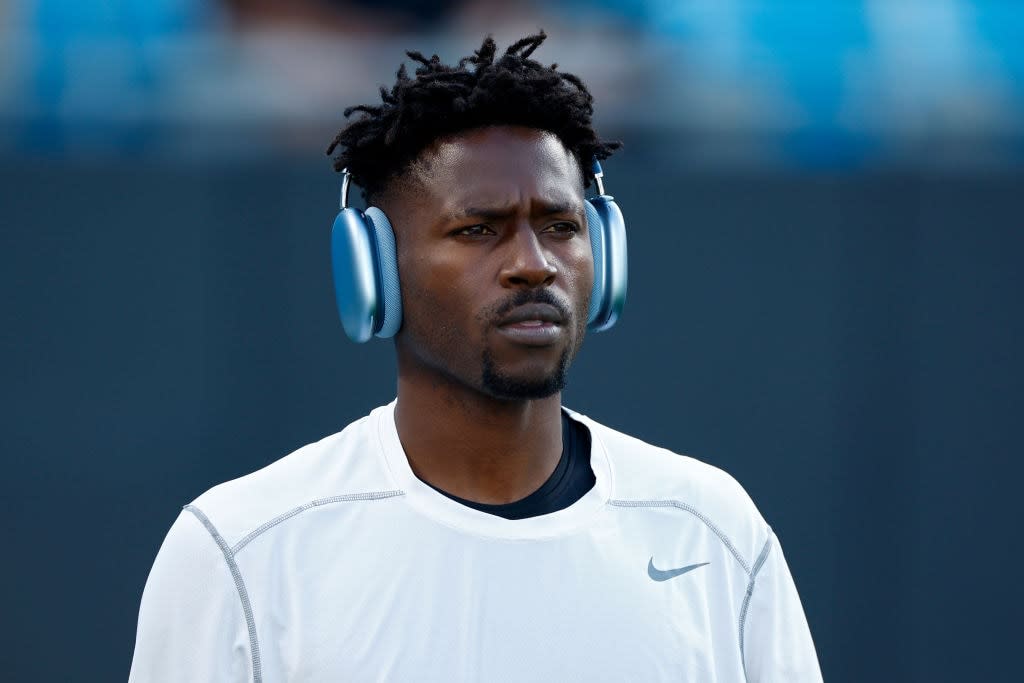 Antonio Brown #81 of the Tampa Bay Buccaneers at Bank of America Stadium on Dec. 26, 2021 in Charlotte, North Carolina. (Photo by Jared C. Tilton/Getty Images)