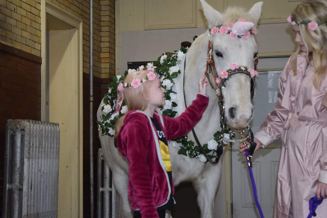 Naomi Short gets the chance to meet a unicorn thanks to the Butler County Sheriff's Office mounted patrol. (Photo courtesy of Gary Short/Naomi Strong Facebook)