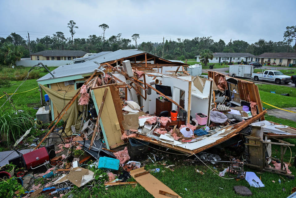 Ein völlig zerstörtes Haus in Lakewood Park, Florida, am 10. Oktober 2024, einen Tag nachdem ein Tornado die Gegend heimgesucht hatte. (Giorgio Viera / AFP – Getty Images)