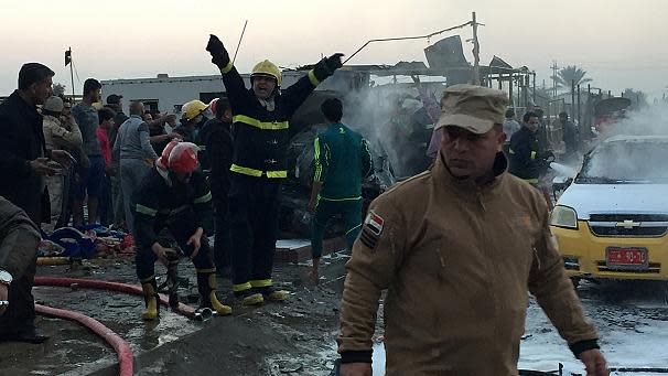 (FOTOS) Un coche bomba del Estado Islámico deja decenas de muertos en Bagdad