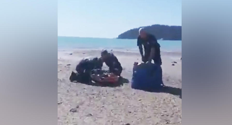 Rescuers help 12-year-old Hannah Papps after she was attacked by a shark in the Whitsundays. Source: 7 News