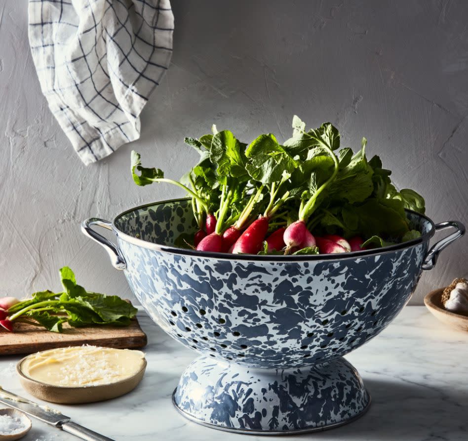 Don't let the porcelain enamel coating fool you &mdash; it's made of carbon steel. <a href="https://fave.co/2Kt421w" target="_blank" rel="noopener noreferrer">Find it for $32 at Food52</a>.