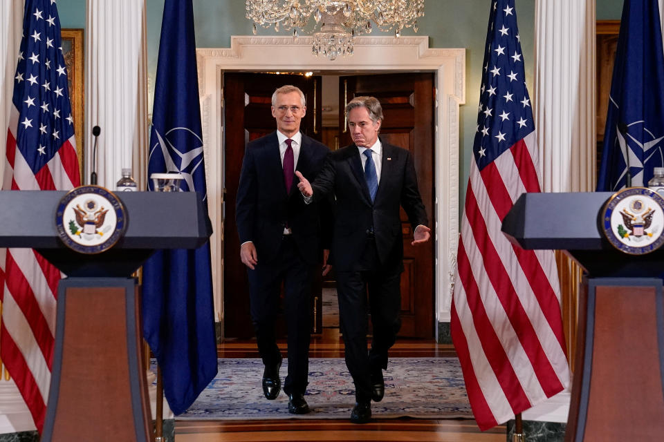 Jens Stoltenberg (links) und Antony Blinken. (Bild: REUTERS/Elizabeth Frantz)