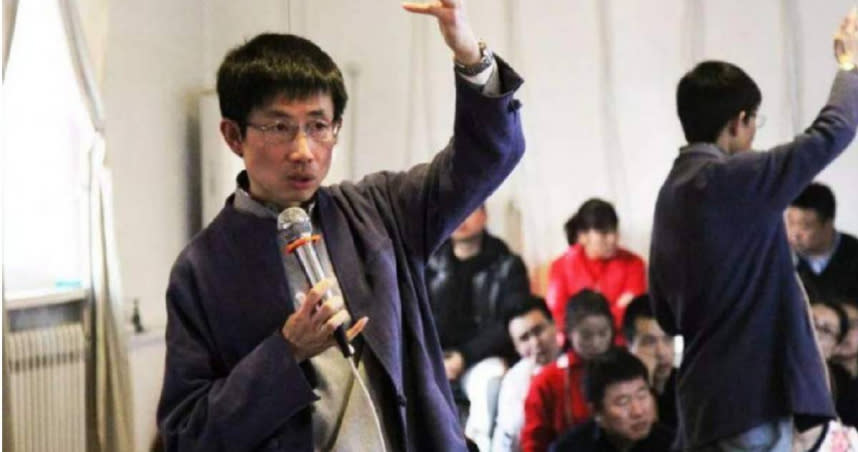 中國前記者鄧海鵬打著「靈修」的旗號對學員實施精神控制，有如《周處除三害》真實版（圖／翻攝星島網）