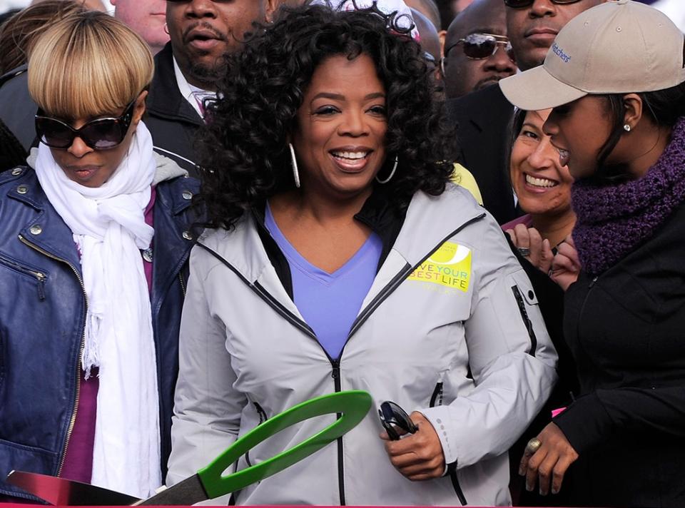 <p>17. When Oprah received the offer from King World to take her show into national syndication, it was famed movie critic <strong>Roger Ebert</strong> who convinced her it would be foolish to say no.</p> <p>While on their first of two dates in the mid-‘80s, he grabbed a napkin at the restaurant where they were enjoying dinner and started "jotting down some numbers," according to a 2005 post on Oprah.com. By his prediction, she would make 40 times what he was making for <em>At the Movies</em>. "He slid the napkin across the table to show Oprah the final tally and she said, 'Deal done!'" <em>The Oprah Winfrey Show</em> began broadcasting nationally on September 8, 1986.</p>