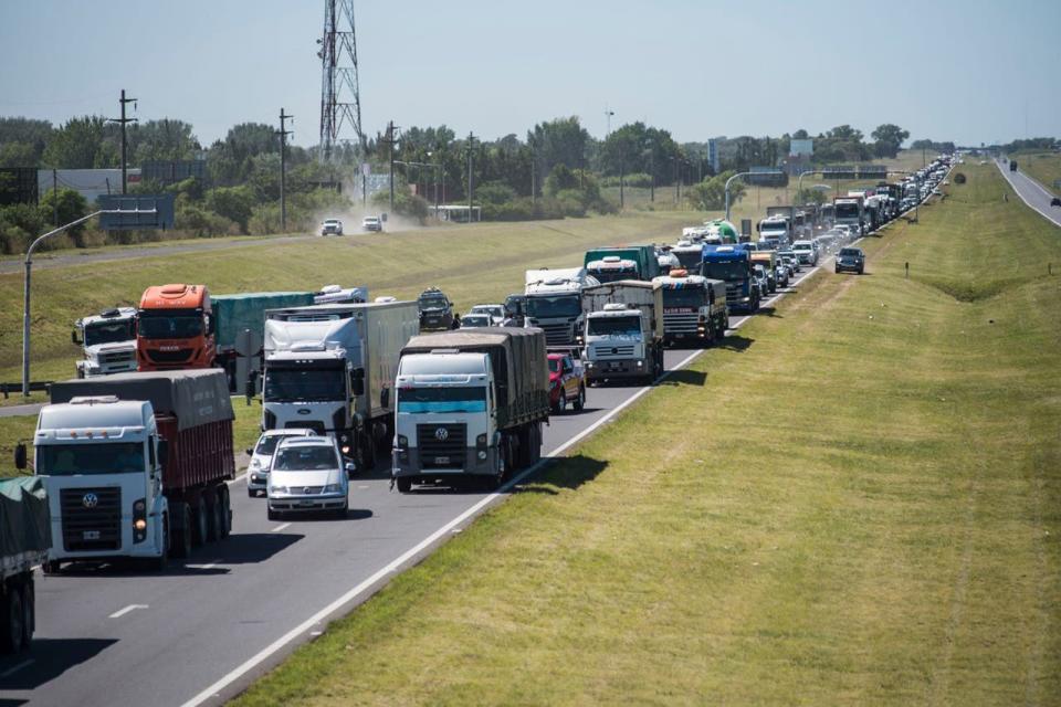 Autopista a Buenos Aires y AO12, próxima a Rosario