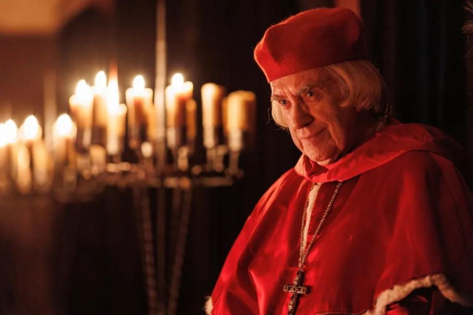 Jonathan Pryce returns as Cardinal Wolsey (Playground Television (UK) Ltd)