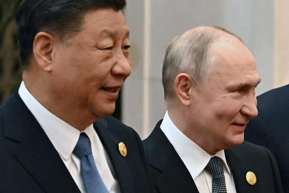 Sind für die USA eine Bedrohung: Russland-Präsident Wladimir Putin (rechts) und Xi Jinping, Chinas Staatschef. - Copyright: Grigory Sysoyev/POOL/AFP via Getty Images