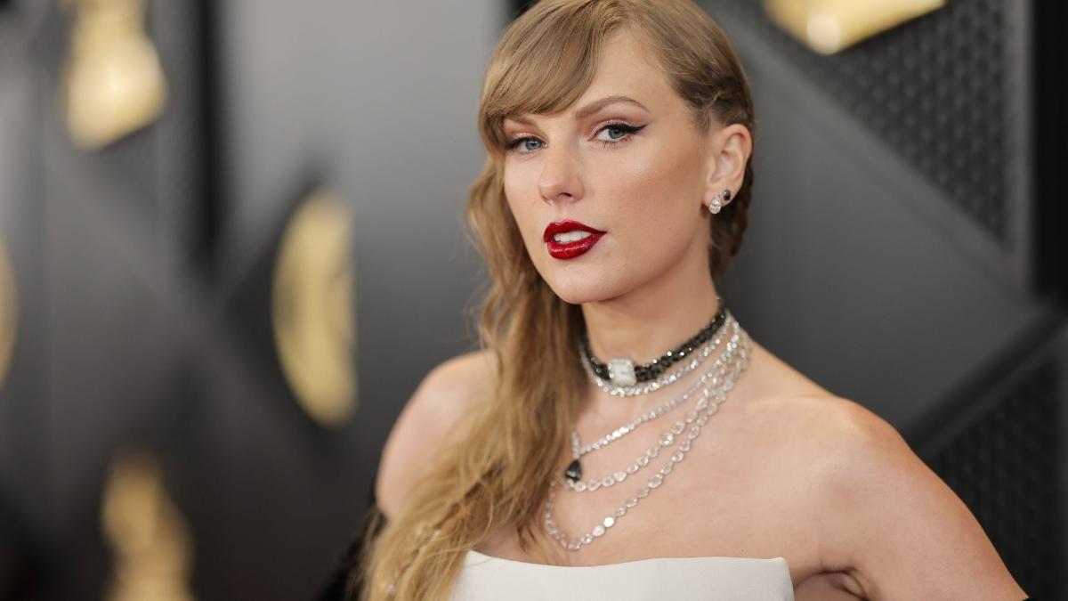 What Red Lipstick Does Taylor Swift Wear?