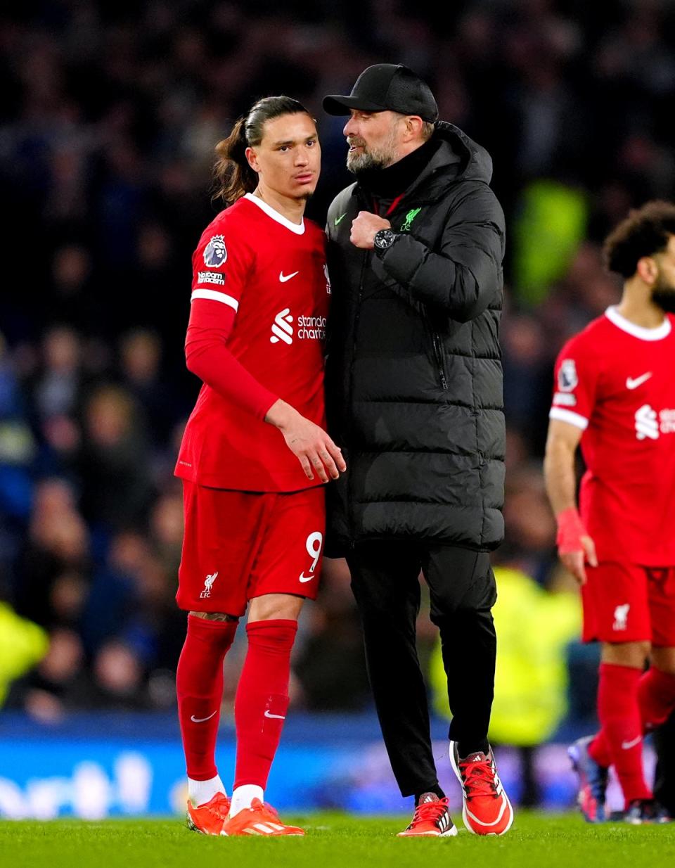 Liverpool manager Jurgen Klopp speaks to Darwin Nunez at the end of the Premier League match at Goodison Park (Peter Byrne/PA Wire)