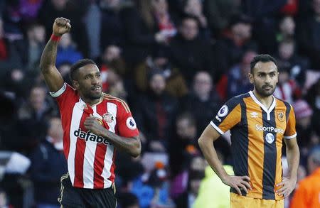 Britain Football Soccer - Sunderland v Hull City - Premier League - The Stadium of Light - 19/11/16 Sunderland's Jermain Defoe celebrates scoring their first goal Action Images via Reuters / Craig Brough Livepic