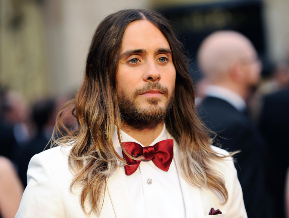 Jared Leto llega a los Oscar el domingo 2 de marzo de 2014 en el Teatro Dolby en Los Angeles. (Foto Jordan Strauss/Invision/AP)