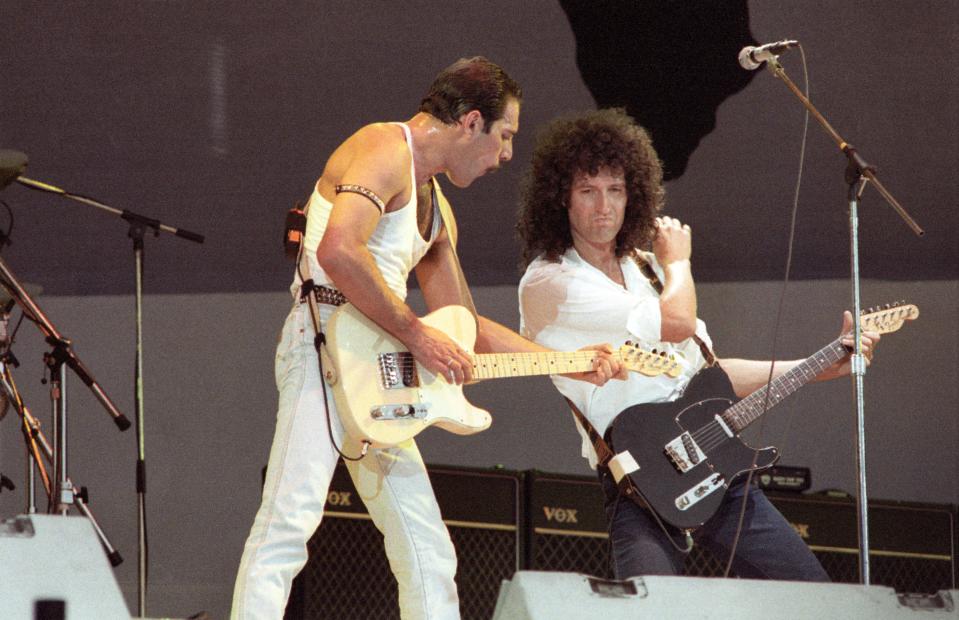 UNITED KINGDOM - JULY 13: WEMBLEY STADIUM Photo of LIVE AID and Brian MAY and Freddie MERCURY and QUEEN, Freddie Mercury and Brian May performing live on stage at Live Aid (Photo by Pete Still/Redferns)