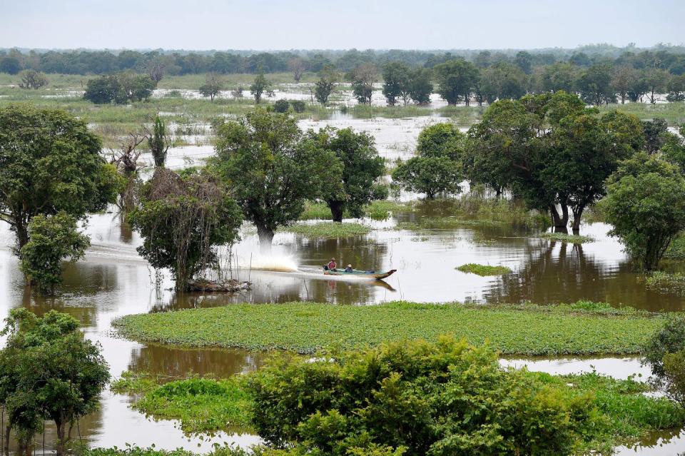 More than a million people live on or around Tonle Sap lake, the world’s largest inland fishery. Climate change and dams can affect its water level and fish stocks. <a href="https://www.gettyimages.com/detail/news-photo/this-photo-taken-on-october-13-2020-shows-a-boat-driving-news-photo/1230240288" rel="nofollow noopener" target="_blank" data-ylk="slk:Tang Chhin Sothy/AFP via Getty Images;elm:context_link;itc:0;sec:content-canvas" class="link ">Tang Chhin Sothy/AFP via Getty Images</a>