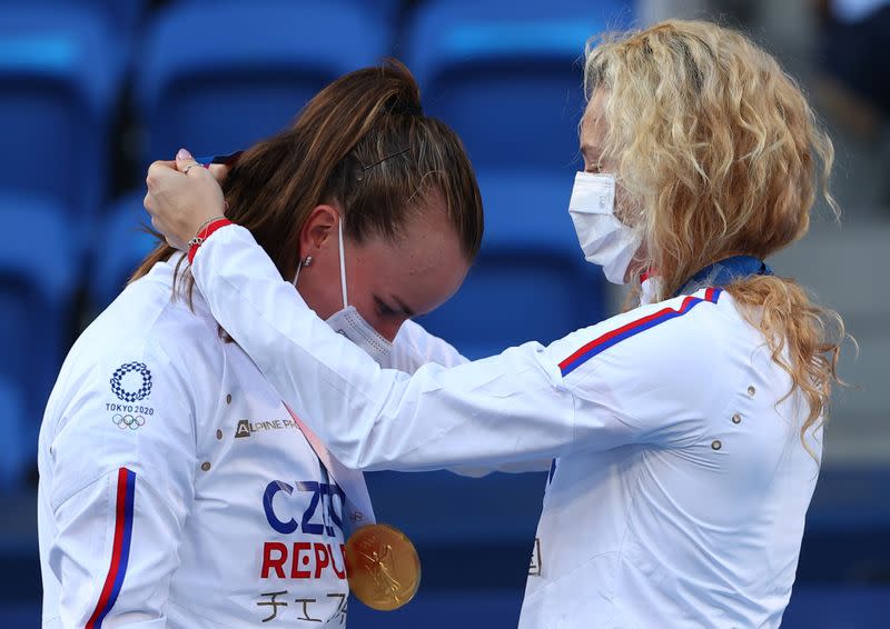 Tennis - Women's Doubles - Medal Ceremony