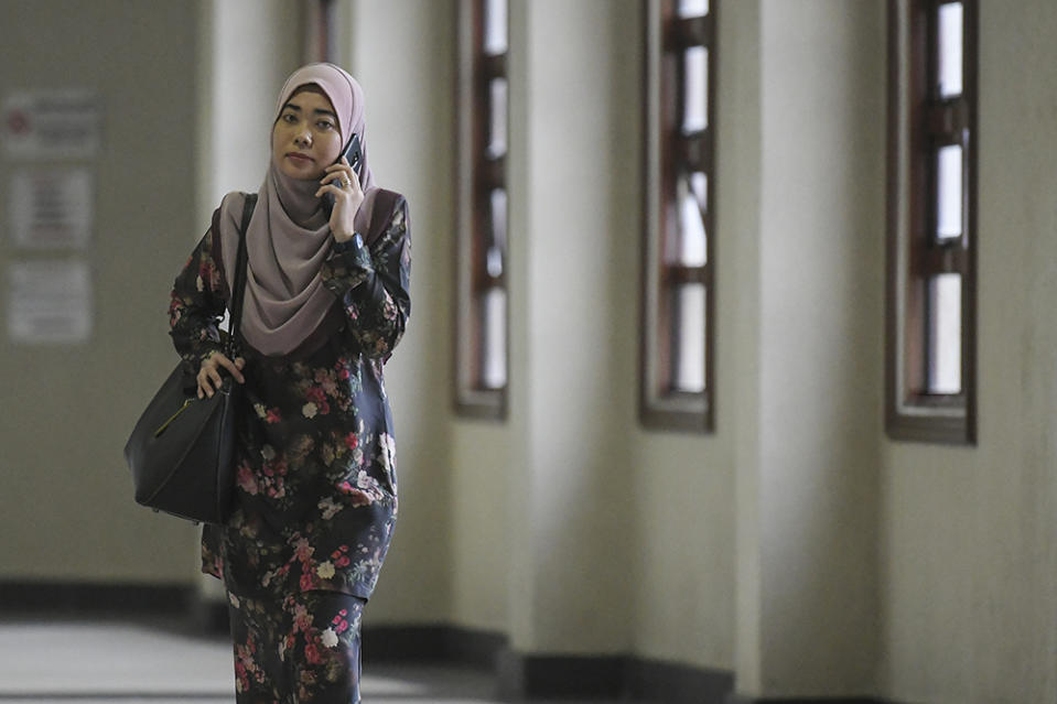 The Finance Ministry’s Strategic Investment Department deputy secretary Afidah Azwa Abdul Aziz arrives at the Kuala Lumpur Courts Complex June 20, 2019. — Picture by Miera Zulyana