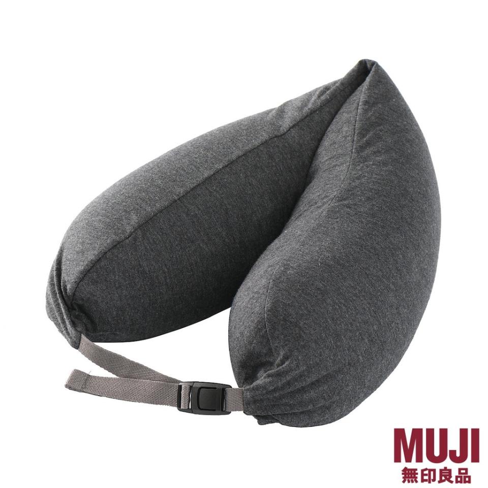 MUJI Fitting Neck Cushion W/Hood Dark Grey. (Photo: Shopee SG)