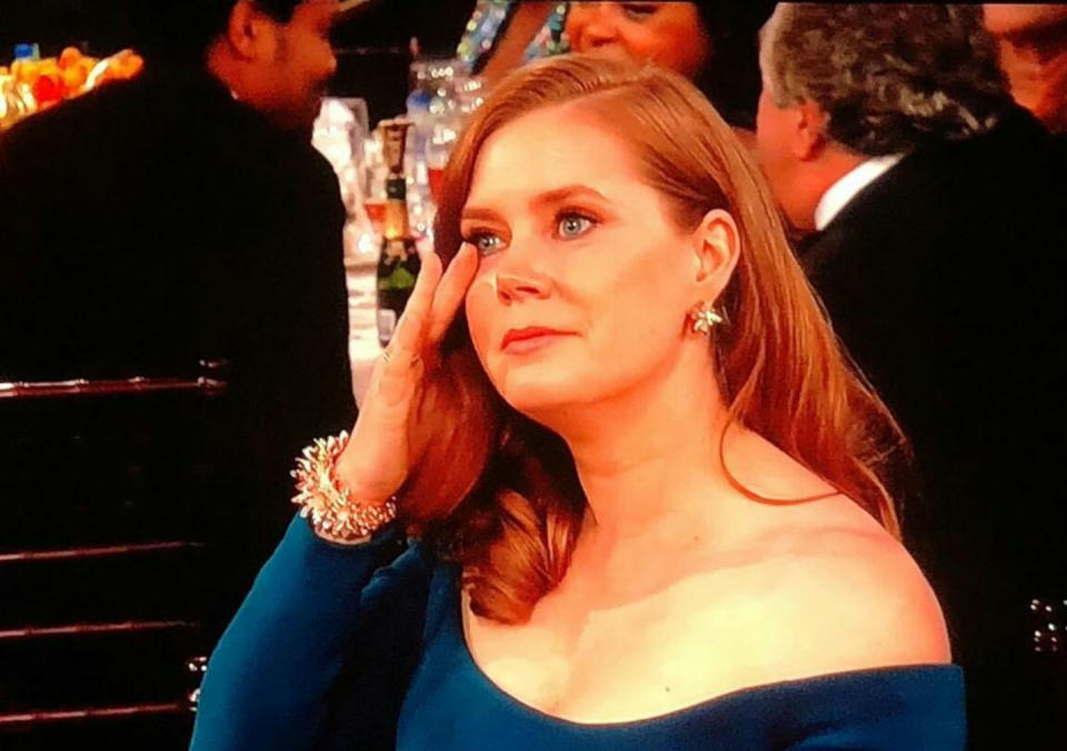 <p>Para próximas entregas de premios, Amy Adams tiene que aprender a poner cara de póker para disimular que no le importa quedarse sin estatuilla. El Globo de Oro para la mejor actriz de reparto se lo llevó Regina King. (Foto: NBC). </p>