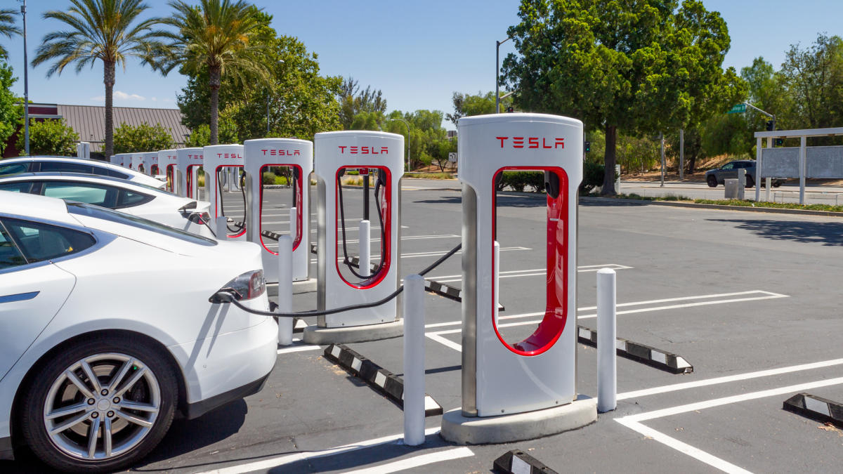 Does it cost to use tesla shop charging station