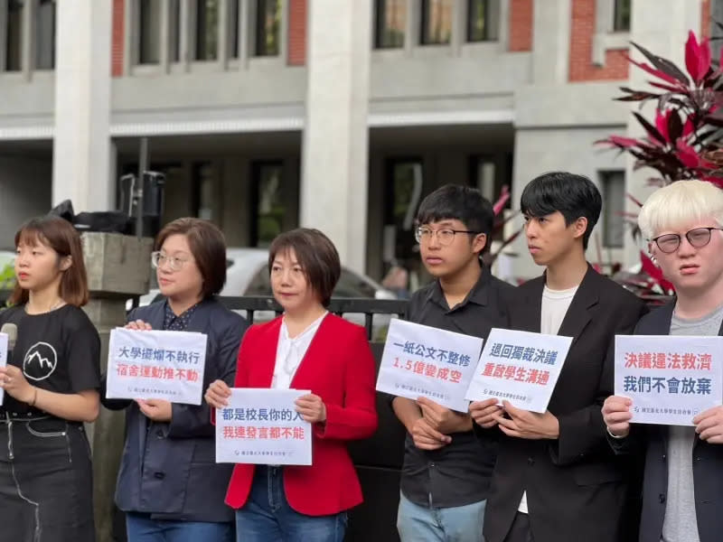 ▲國立台北大學學生宿舍搬遷爭議擴大，台北大學學生會及台灣學生聯合會今（8）日赴教育部前陳抗。（圖／台學聯提供）