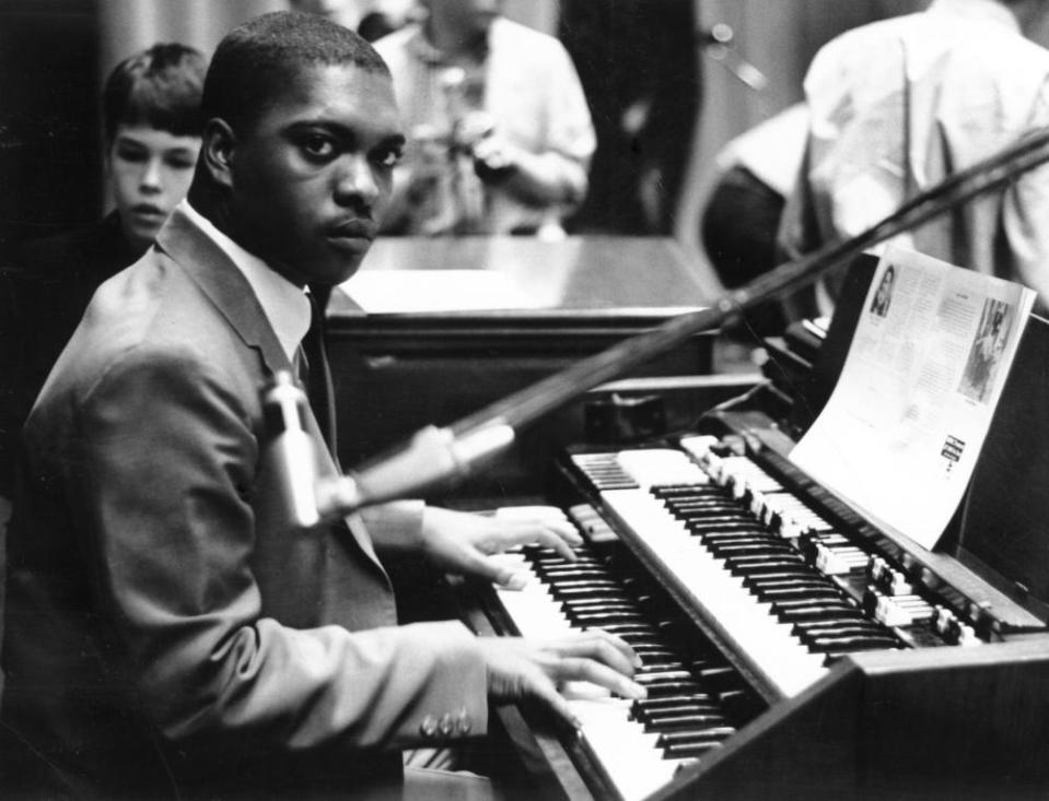 Booker T at the organ in 1964.