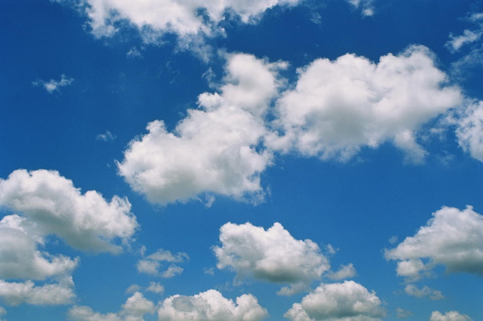 Sind Cumulus-Wolken klar voneinander abgegrenzt, bleibt das Wetter schön  - erst, wenn sie sich aneinander häufen, deutet das auf Wetterumschwung hin (Bild: Getty Images)