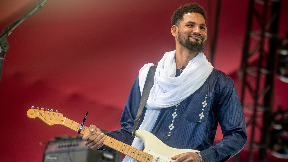  Mdou Moctar playing his left-handed Fender Strat at Coachella 2024. 