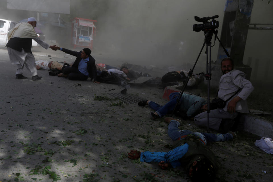 <p>Afghan journalists are seen after a second blast in Kabul, Afghanistan April 30, 2018. (Photo: Omar Sobhani/Reuters) </p>