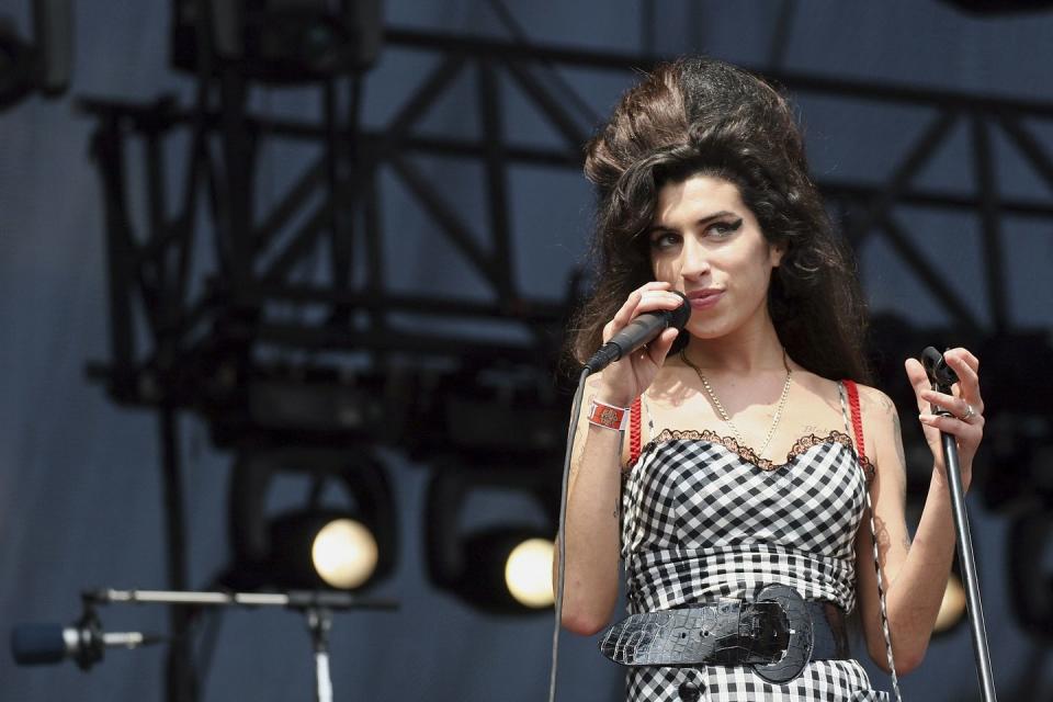 chicago august 05 singer amy winehouse performs onstage at lollapalooza in grant park on august 5, 2007 in chicago, illinois photo by roger kisbygetty images