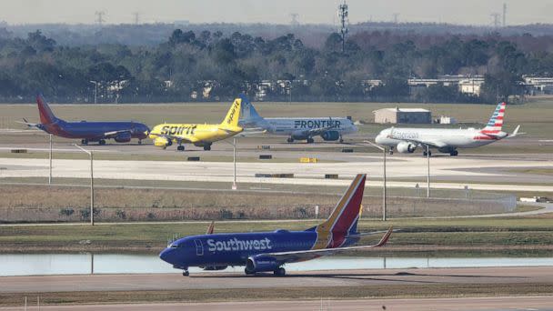 PHOTO: Airliners wait for takeoff in a queue at Orlando International Airport, Jan. 11, 2023, in Orlando, Fla. (Joe Burbank/Orlando Sentinel/Tribune News Service via Getty Images)